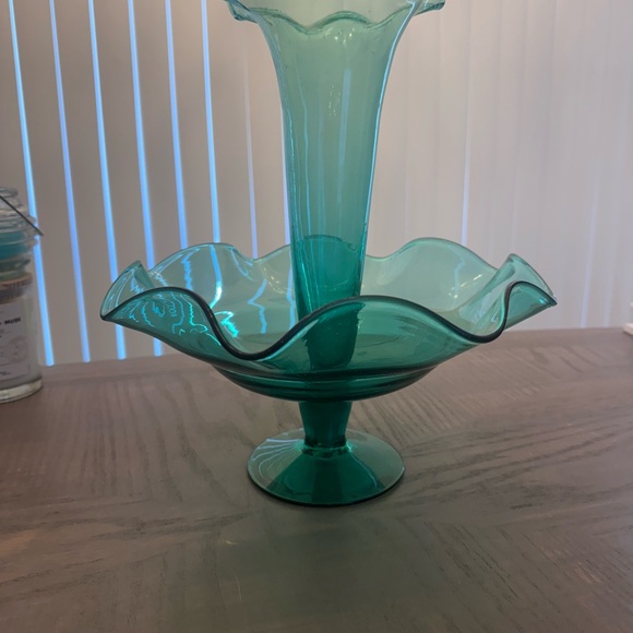 Distinctive elegant epergne Glass Vase and Bowl Set - Picture 2 of 9